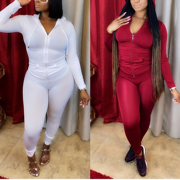 Stretchy tracksuits - Picture 3 of 6